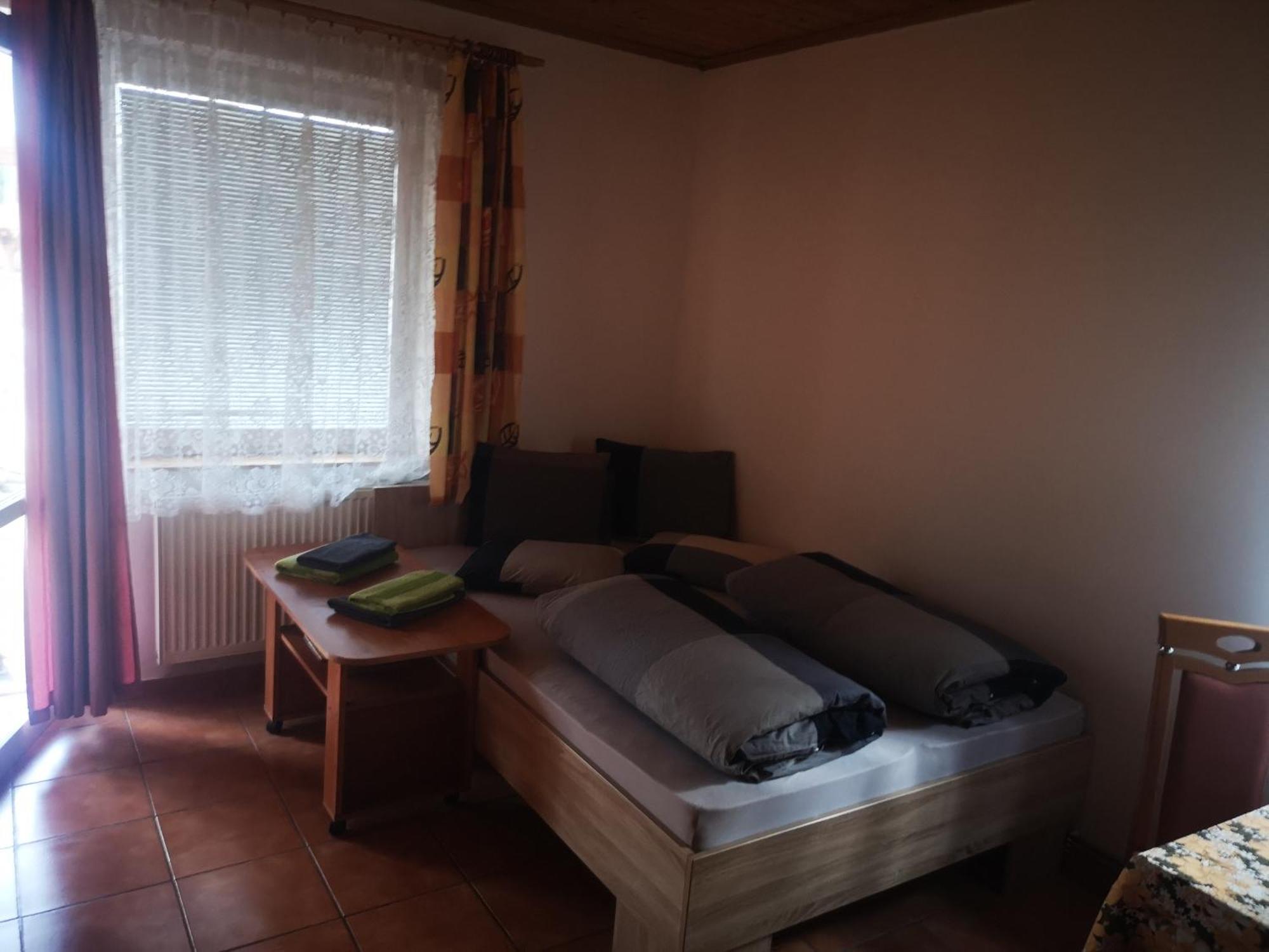 Green Apartments Lustenice Δωμάτιο φωτογραφία