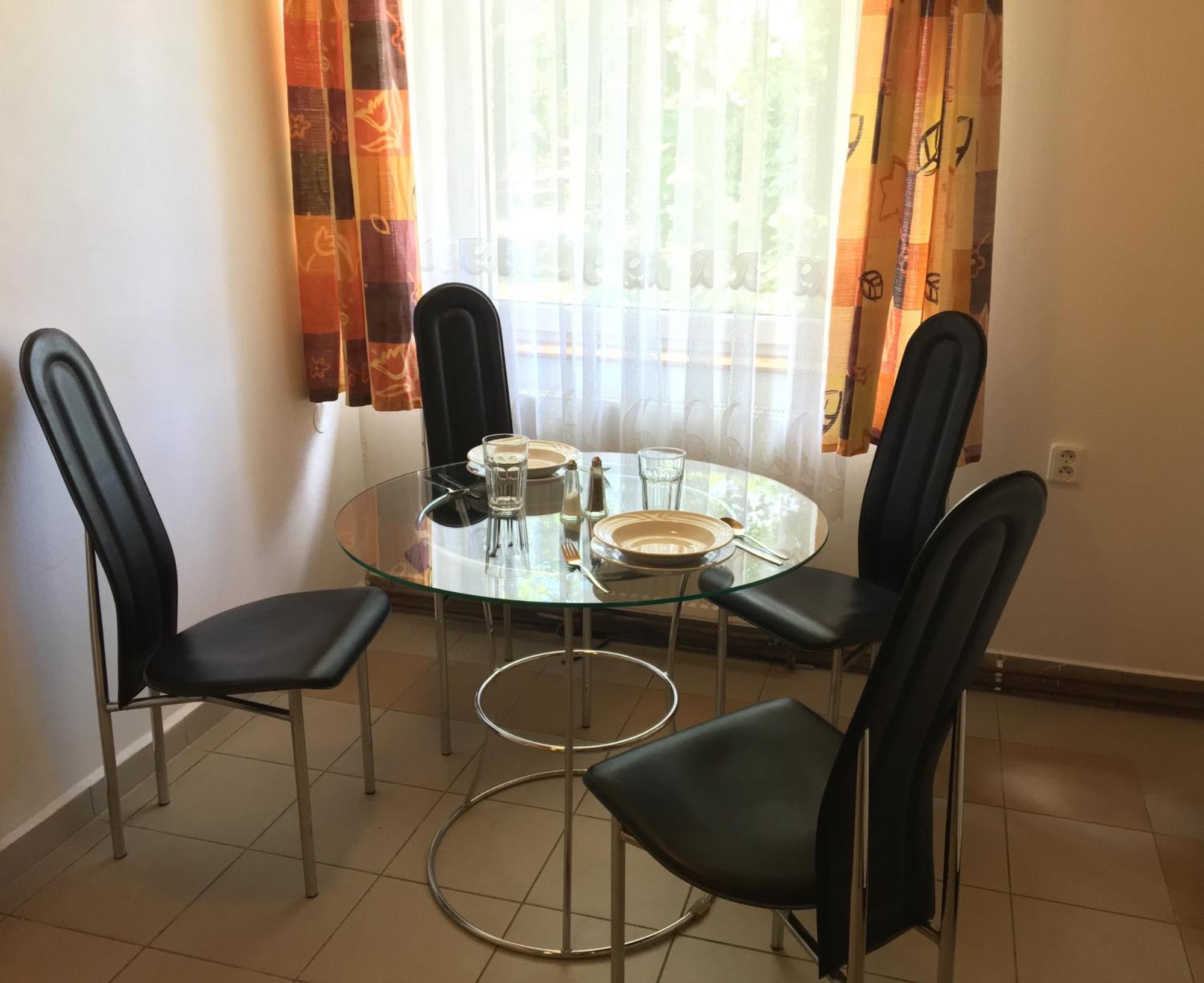 Green Apartments Lustenice Δωμάτιο φωτογραφία